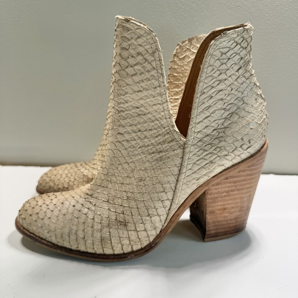 Kaanas Boots‎ 7 Ivory Snakeskin Booties Leather